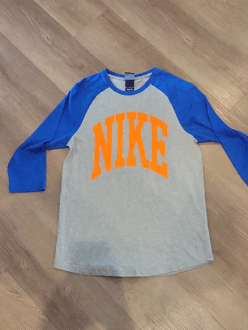 NWOT Nike Mens Raglan Sleeve Medium
